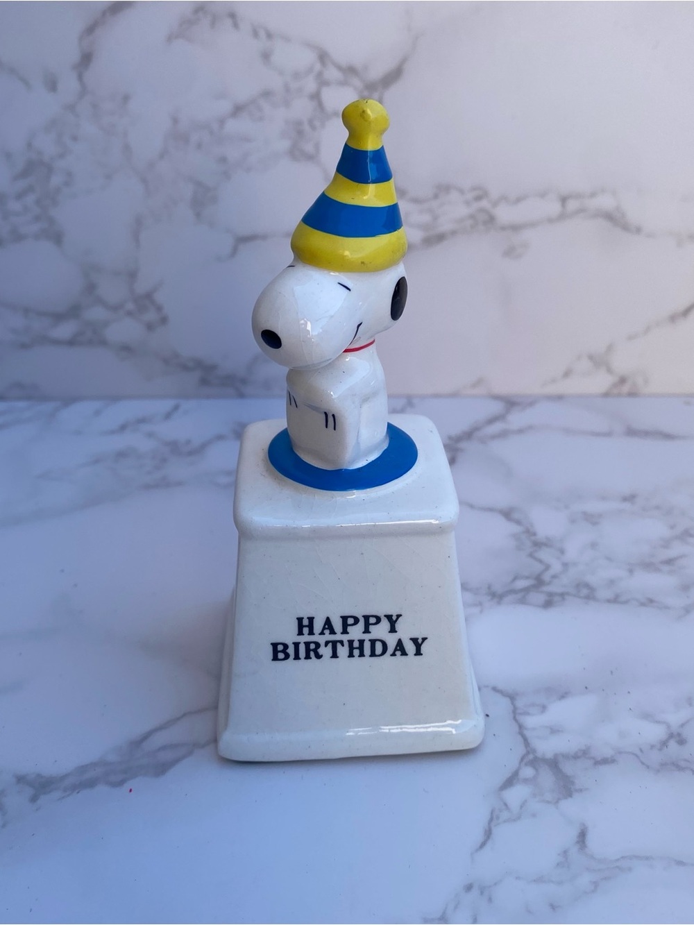 Vintage 1966 Peanuts Characters Snoopy Ceramic Figurine Happy Birthday 4.75"
